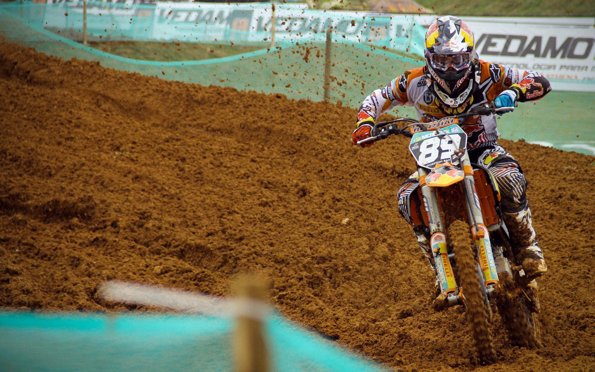 竞技与娱乐：多元化发展推动足球持续火热，竞技体育 足球