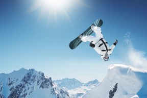 球队短期密集轮换策略生效，比赛负荷管理受好评