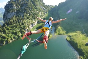 掘金小将加练投篮展现稳定成长势头，掘金打法